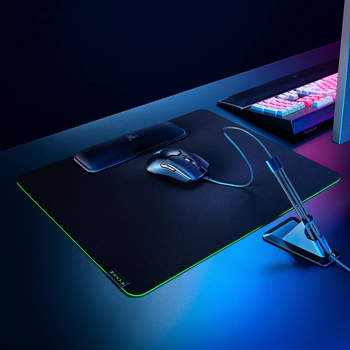 Ergonomic Wrist Rest for Gaming Mice: Anti-Slip Rubber Base - Angled Incline - Classic Black